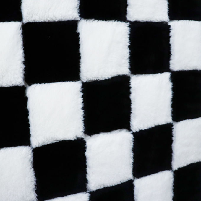320gsm Checkerboard Pattern Faux Fur Throw Weighted Faux Fur Blanket 1