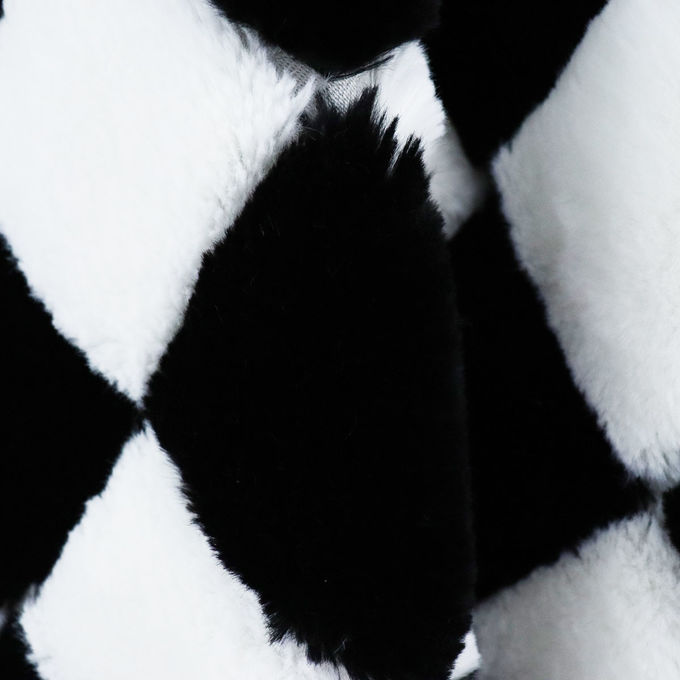 320gsm Checkerboard Pattern Faux Fur Throw Weighted Faux Fur Blanket 3