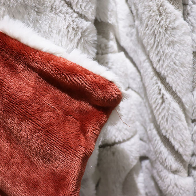 320gsm Custom Design Faux Fur Throw Blanket Flannel Warm Fur Blanket 2